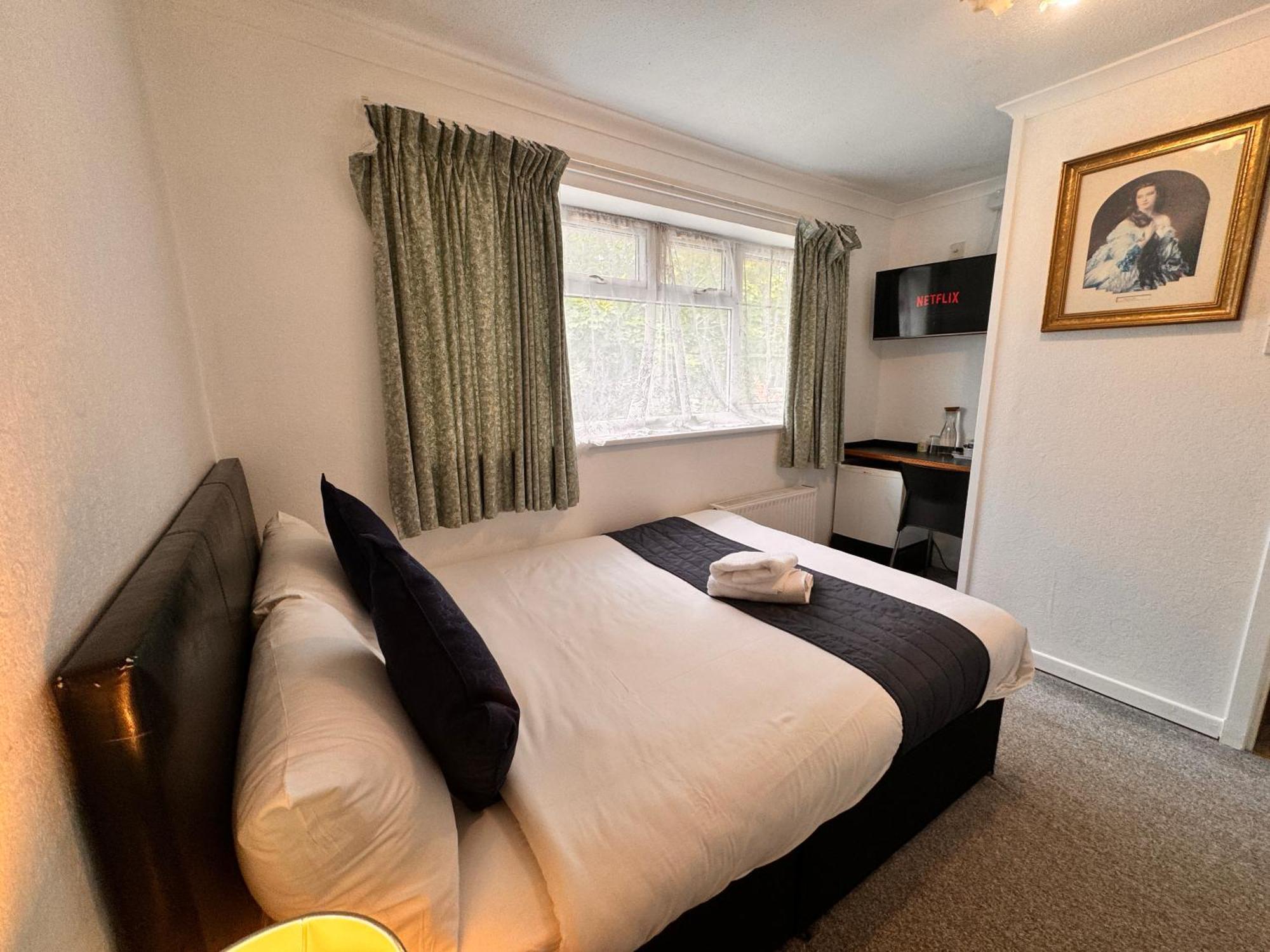 All Seasons Gatwick Guest House & Parking Horley Esterno foto