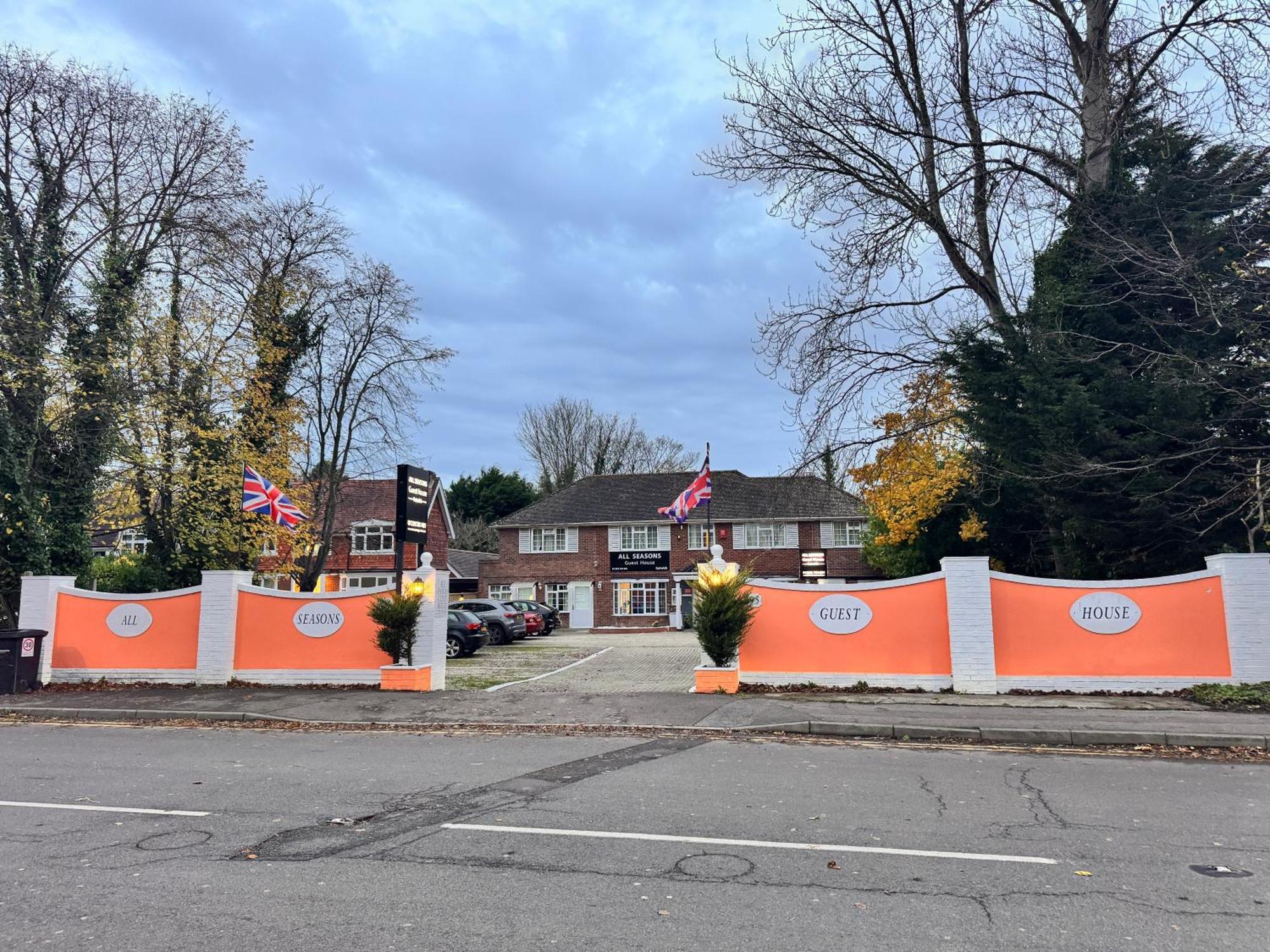 All Seasons Gatwick Guest House & Parking Horley Esterno foto