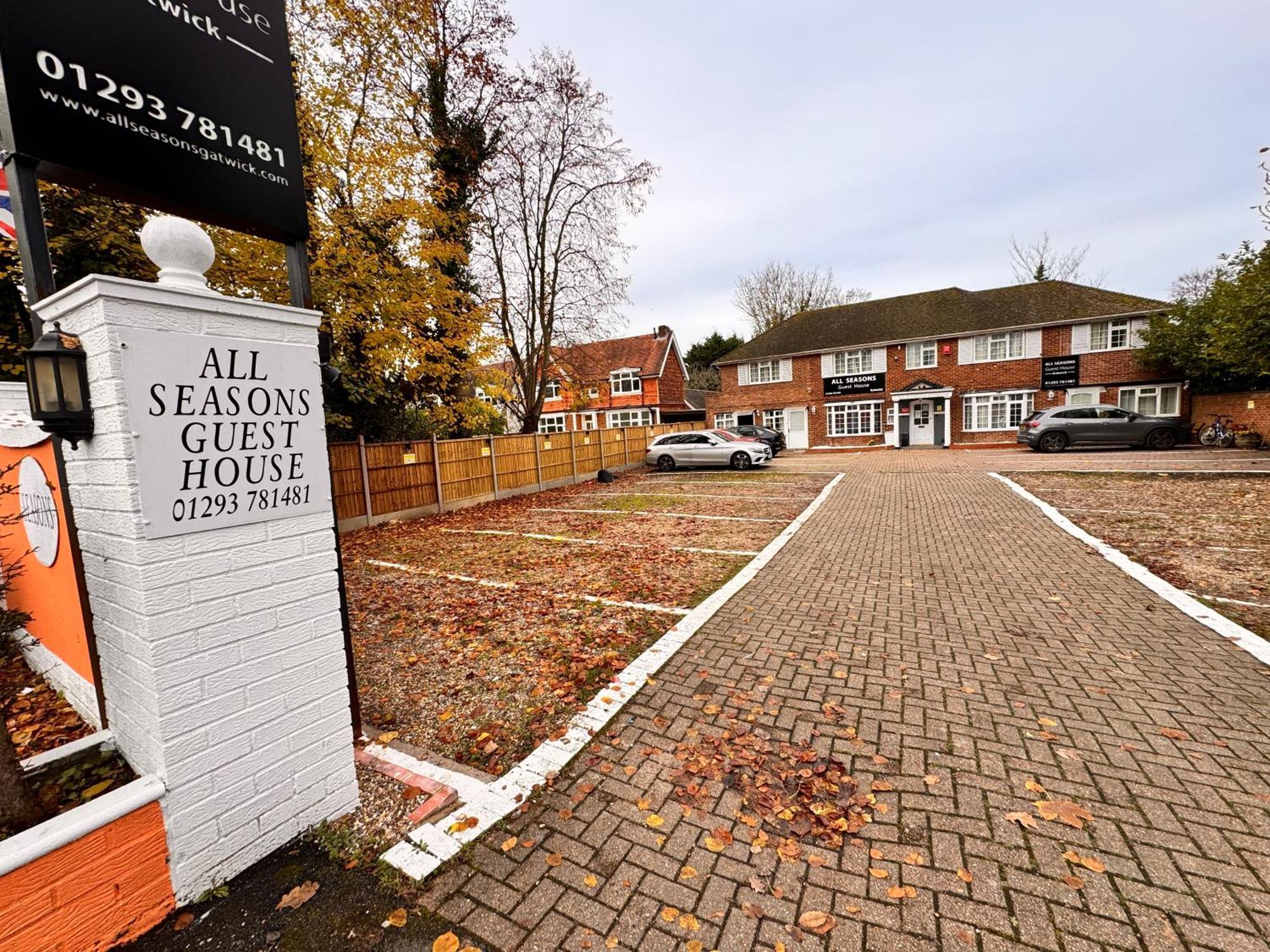 All Seasons Gatwick Guest House & Parking Horley Esterno foto