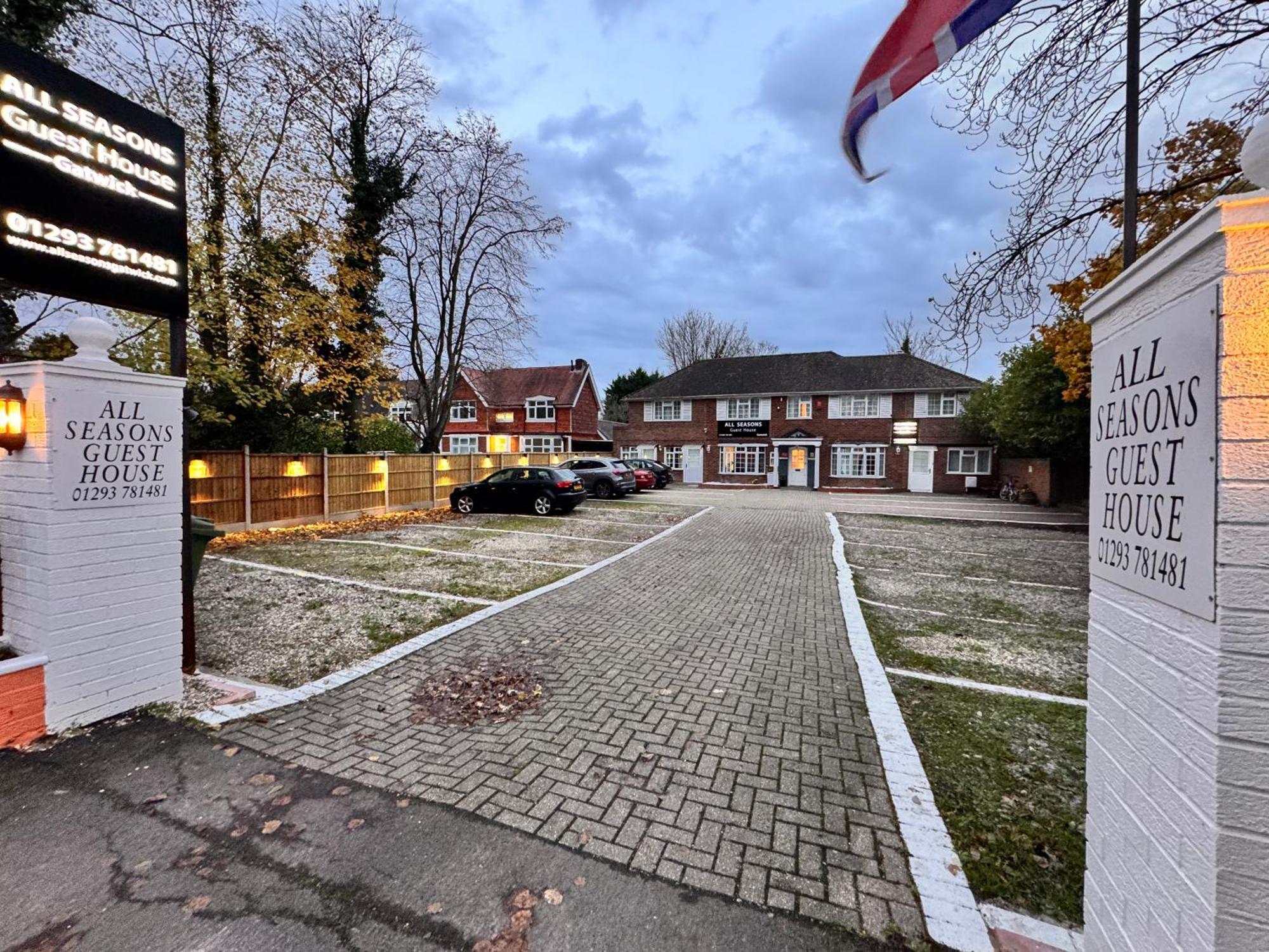 All Seasons Gatwick Guest House & Parking Horley Esterno foto