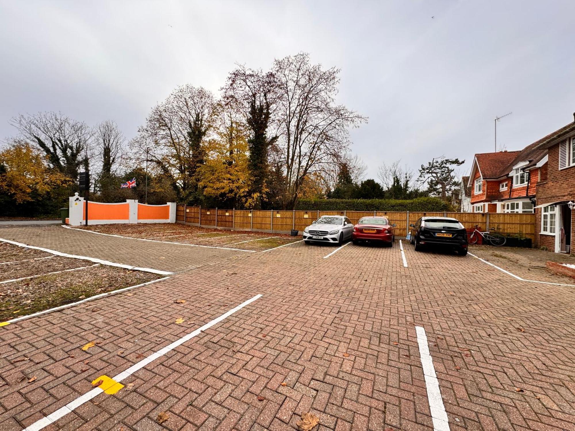 All Seasons Gatwick Guest House & Parking Horley Esterno foto